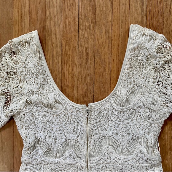 🚨LAST CALL🚨 Lace mini dress - Picture 2 of 4